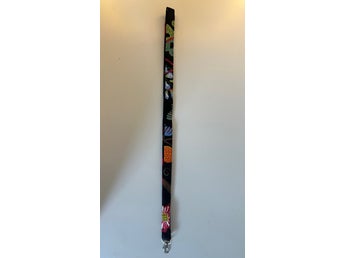 NYCKELBAND I TYG FRÅN SVENSKT TENN, MÖNSTER FRÅN JOSEF FRANK/TEXTIL BARANQUILLA