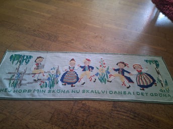 RETRO-50 TAL-UNDERBAR HANDBRODERAD BONAD LJUSBLÅ AIDAVÄV MED TEXT