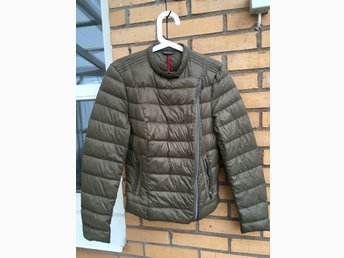 Esprit dunjacka (90% dun) stl 40 (418028802) ᐈ Köp på Tradera Esprit dunjacka (90% dun) stl 40 (418028802) ᐈ Köp på Tradera