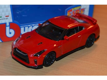 Nissan GTR GT-R 2017 Röd 1:43 Burago Ny