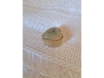 vintage heart-shaped Pillbox gold-tone metal Floral Painting
