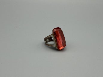 Vintage Ring med röd sten