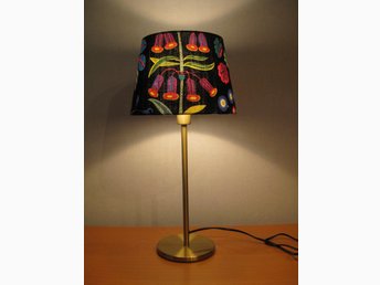 Lampa Mässingsfärgad Skärm Under Ekvatorn. Tyg ...