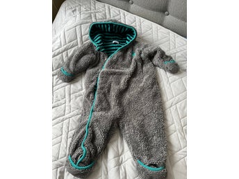 Fin mysig grå overall, storlek 74 6-9 månader pojke flicka teddy