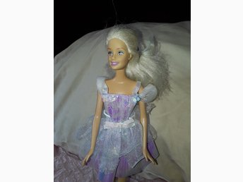 Barbie från Mattel med kläder o skor Barbie från Mattel med kläder o skor