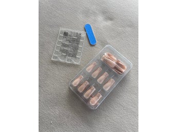 Guld klicka på lösnaglar nail naglar nya lågt utrop 1kr