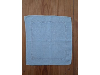 Vacker vävd ljusgul duk 30 cm x 29 cm