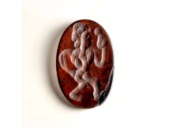 Antik hand graverad cabochon i röd jaspis - Skulptural relief