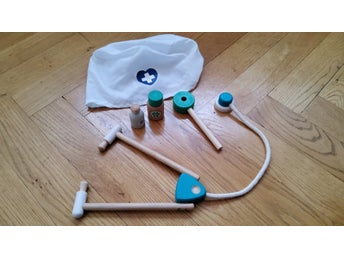 Leksaksdoktorset av trä, i fint skick!