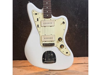 Belle JZ Offset Prototype Relic Black med Fender J Mascis Jazzmaster mic PLEK’d