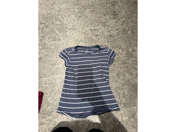 BASIC blå/vit t-shirt, storlek 134-140
