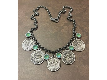 Bohemiskt halsband med medaljer & turkosa Swarovskikristaller