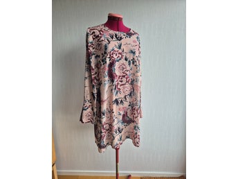 Ginatricot rosa klänning/tunika, storlek 42