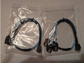 2st! Nya SAS till 4xSATA -Sleevade - 50cm (SFF-8643 till 4xSATA 7-pin)
