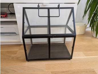 Miniväxthus i glas och metall