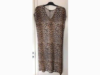 Klänning L trikå leopard Gina Tricot (404960656) ᐈ Köp på Klänning L trikå leopard Gina Tricot (404960656) ᐈ Köp på