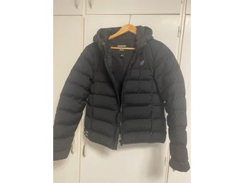 Superdry svart pufferjacka