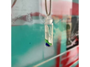 Havsglas strandglas väskprydnad berlock nyckelring genuint sea glass återbruk