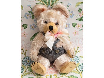 Handgjord Teddybjörn i ull med glasögon och stickade overaller