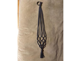 ampel, makramé, plant hanger, mörkgrå 10-12 cm