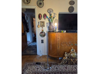 Golvlampa i metall retro