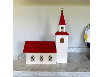 Retro jul kyrka som spelar stilla natt med lampa advent