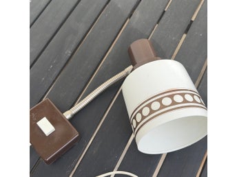 Vägglampa med flexibel arm, brun och vit - Retro