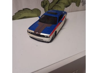 Maisto Dodge Challenger 1:24 modellbil