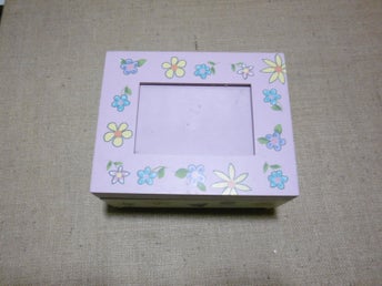 Ett smyckesskrin med plats för bild i locket, 15,5x19 cm, 10 cm hög