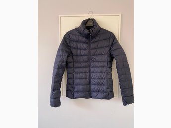 Tunn dunjacka den Uniqlo, strl XS (420403799) ᐈ Köp på Tradera Tunn dunjacka den Uniqlo, strl XS (420403799) ᐈ Köp på Tradera
