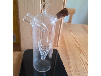 Olje- och vinägerflaska i glas med kork