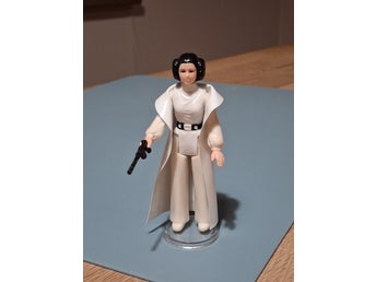 Star Wars Princess Leia actionfigur med mantel och tillbehör