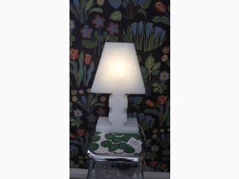 Läcker lampa från Mio i mjukt material höjd 45 cm Läcker lampa från Mio i mjukt material höjd 45 cm