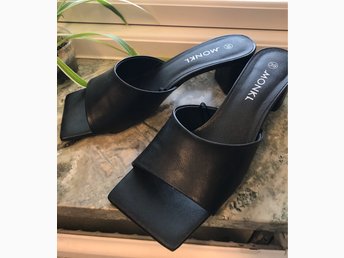 monki bebe sandals