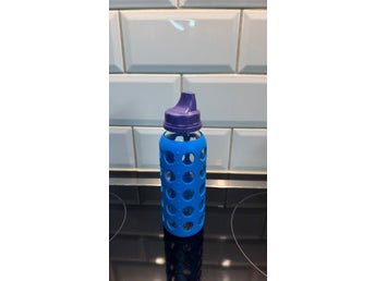 Lifefactory glasflaska med silikonskydd