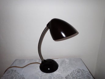 Cool retro bordslampa i bakelit, design Eric Kirk Coleman