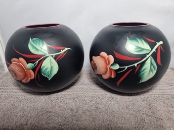 2 st Vaser i Art Deco stil, Klotvaser ÅFORS glasbruk ??? Rosor