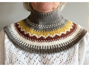 Halsvärmare Krage handstickad i Merinoull stl M/ L /beige/gul/roströd/ vintervit
