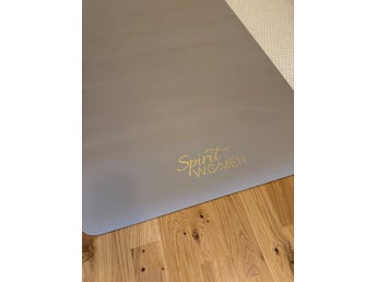 Yogamatta från Yuman Yoga med texten 'Spirit Woman'