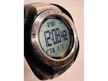 Äldre modell Highgear Digital Klocka med Altimeter och Termometer