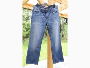Jeans storlek 38