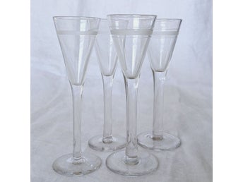 Vintage snapsglas, 4 'Rydbergsglas', munblåsta, slipade. H 14 cm.