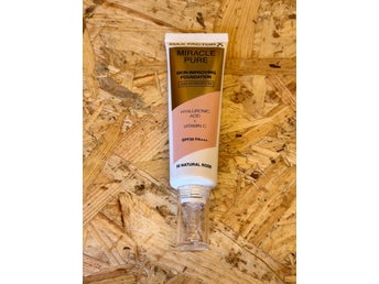 Max Factor Miracle Pure Foundation 50