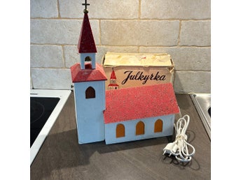 Retro julkyrka med belysning och spelverk Fint skick