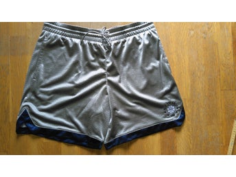New Balance Hoops Basketball gråa shorts, storlek XL