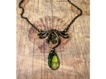 Elegant halsband i Art Déco-stil med Swarovskikristaller