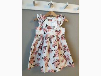 NY klänning stl 86 (420007203) ᐈ Köp på Tradera NY klänning stl 86 (420007203) ᐈ Köp på Tradera