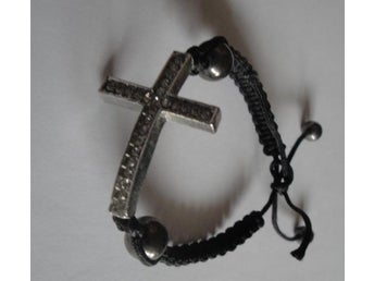 Armband med strass kors. Ny