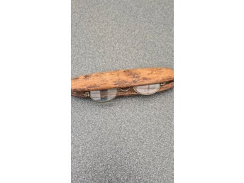 Antika/ Glasögon med original träetui / träfodral