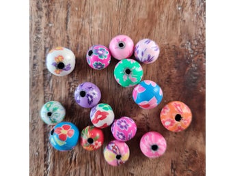FRI FRAKT! 15 st. Nya fina pärlor i olika glada färger. Gör ditt egna smycke DIY